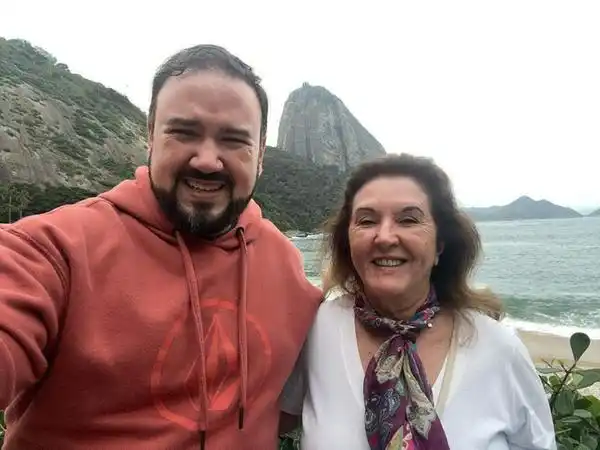 A empresária Célia Volponi e seu filho Plinio, em temporada carioca (Arnaldo Mussi)