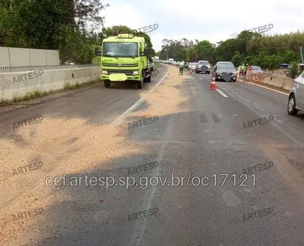 Derramamento de óleo provoca queda de motociclistas na rodovia Washington Luís, em Rio Preto
