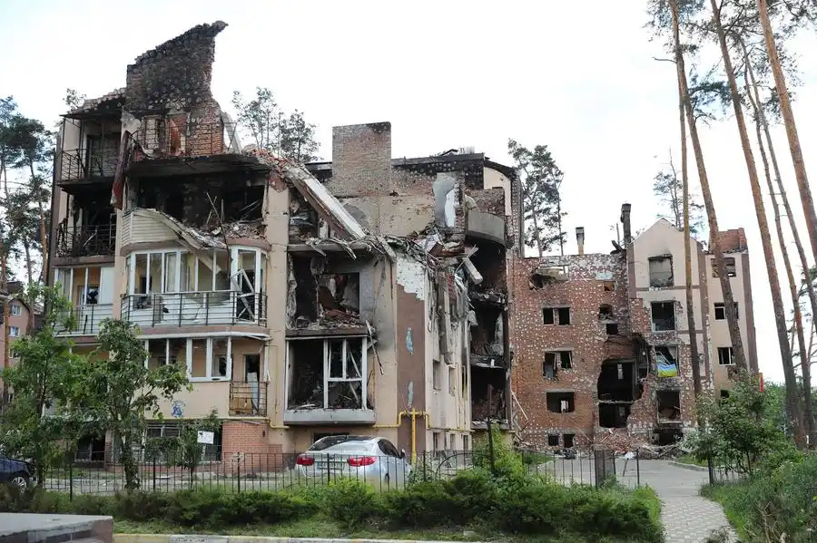 Prédio deteriorado após ataque russo em cidade ucraniana (Divulgação/U.S. Embassy Kyiv Ukraine)
