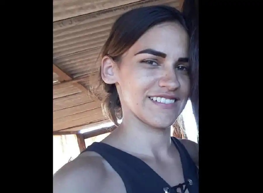 Franciele da Costa, 29 anos, foi encontrada morta e com o corpo queimado. Ela deixou três filhos (Reprodução/Redes sociais)