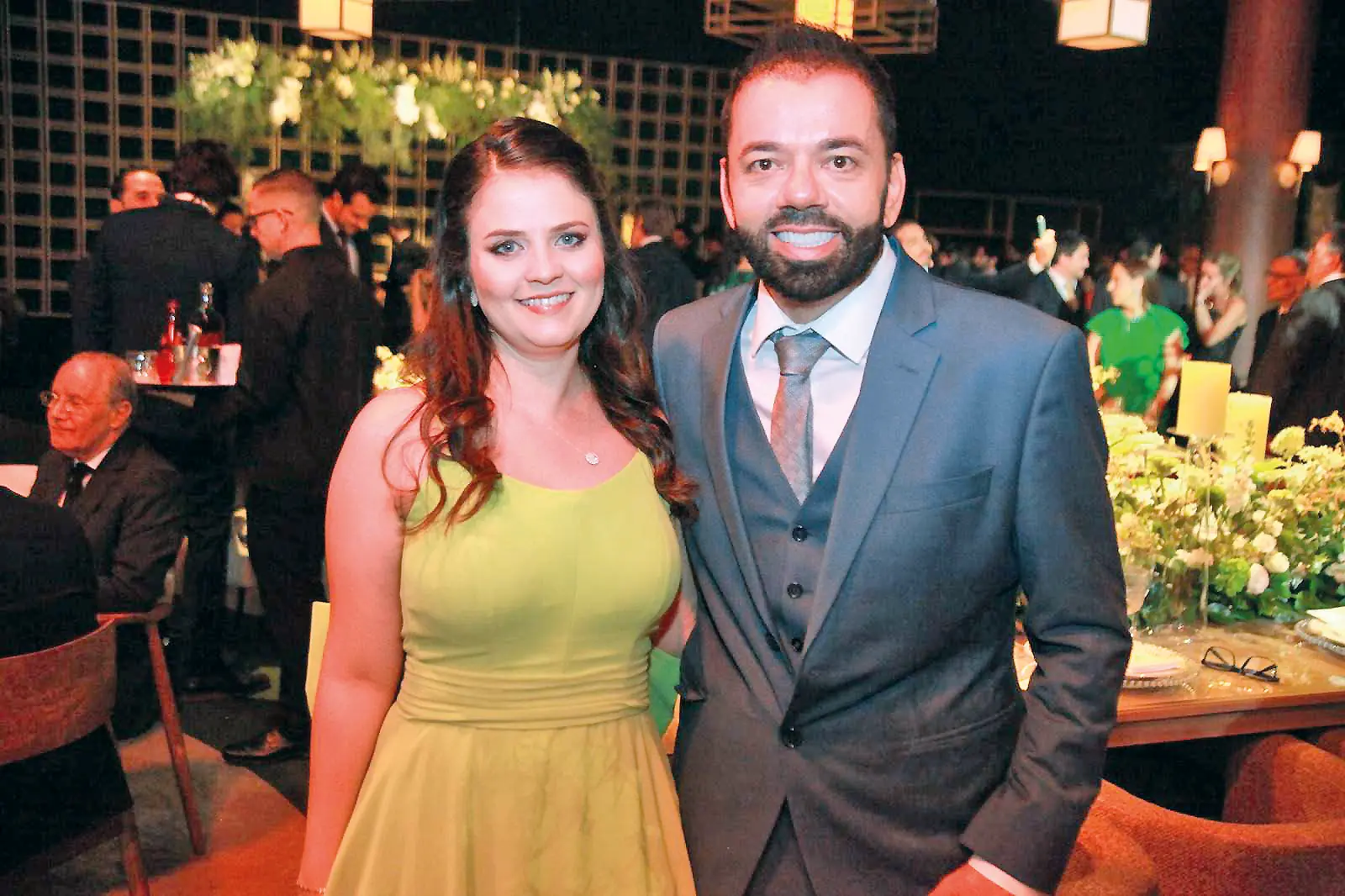 Ângela Ribeiro e Rafhael Canovas em festa chique (Arnaldo Mussi)