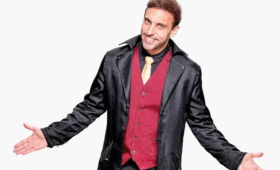 Léo Lins se apresenta sábado, 30, às 21h, no Villa Império (Divulgação)
