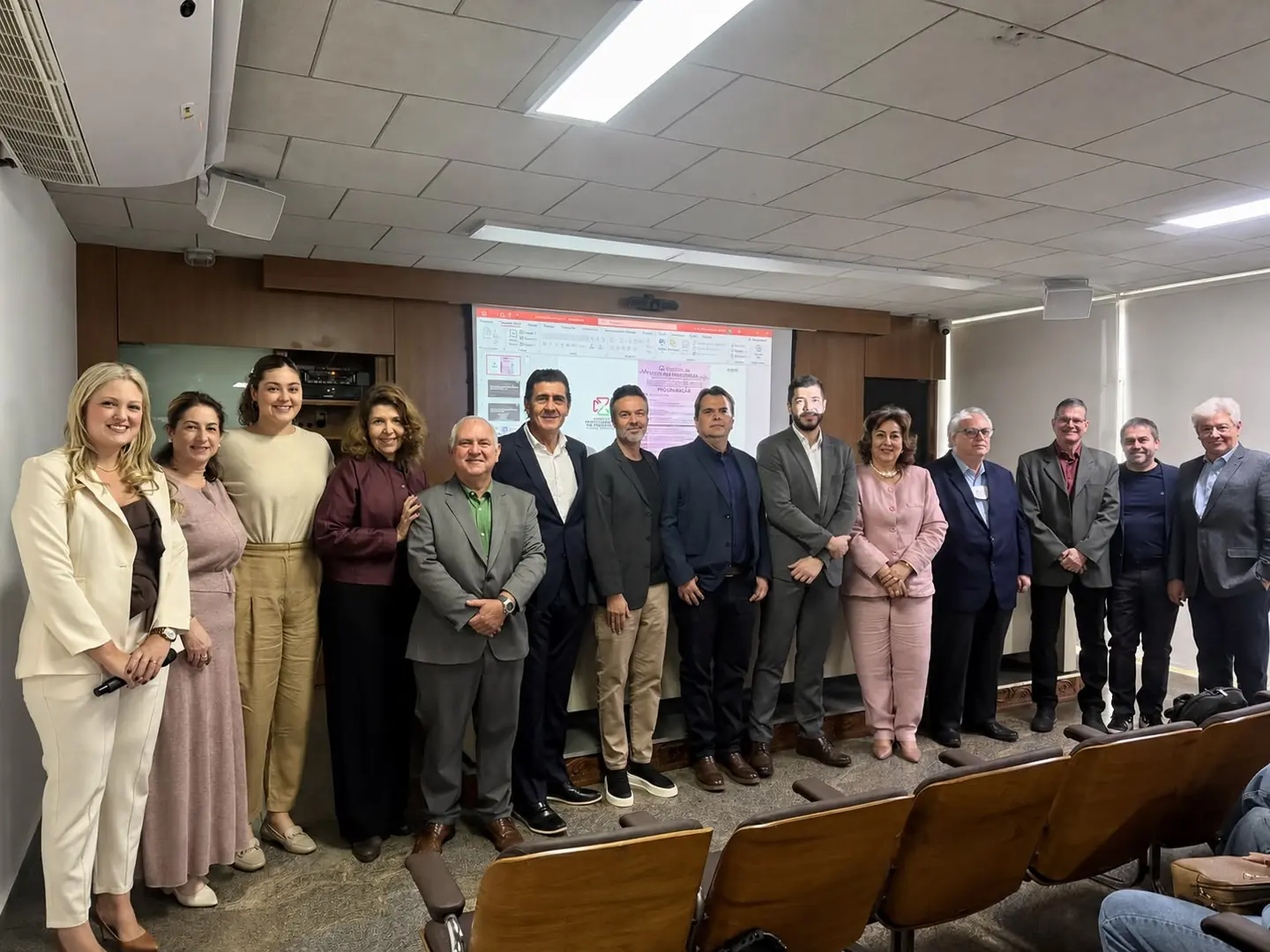 O simpósio contou com a participação de especialistas de referência, que abordaram temas fundamentais para a rotina das unidades de terapia intensiva (Divulgação)