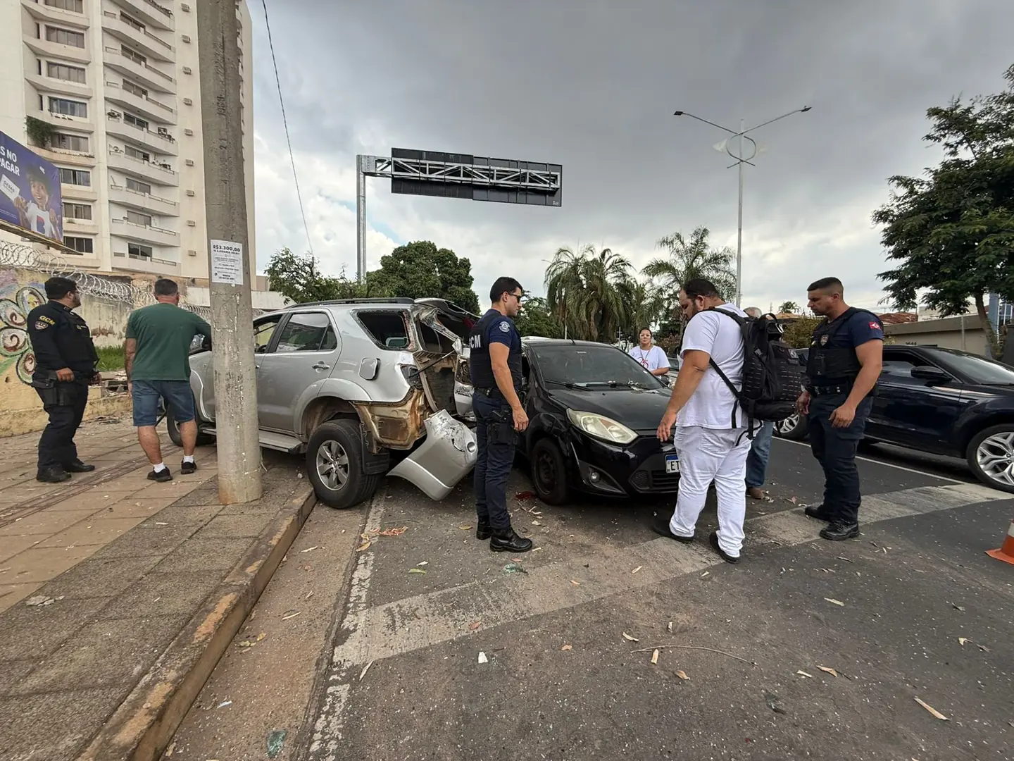 Motorista perde controle de carro e atinge seis veículos na avenida Bady Bassitt em Rio Preto