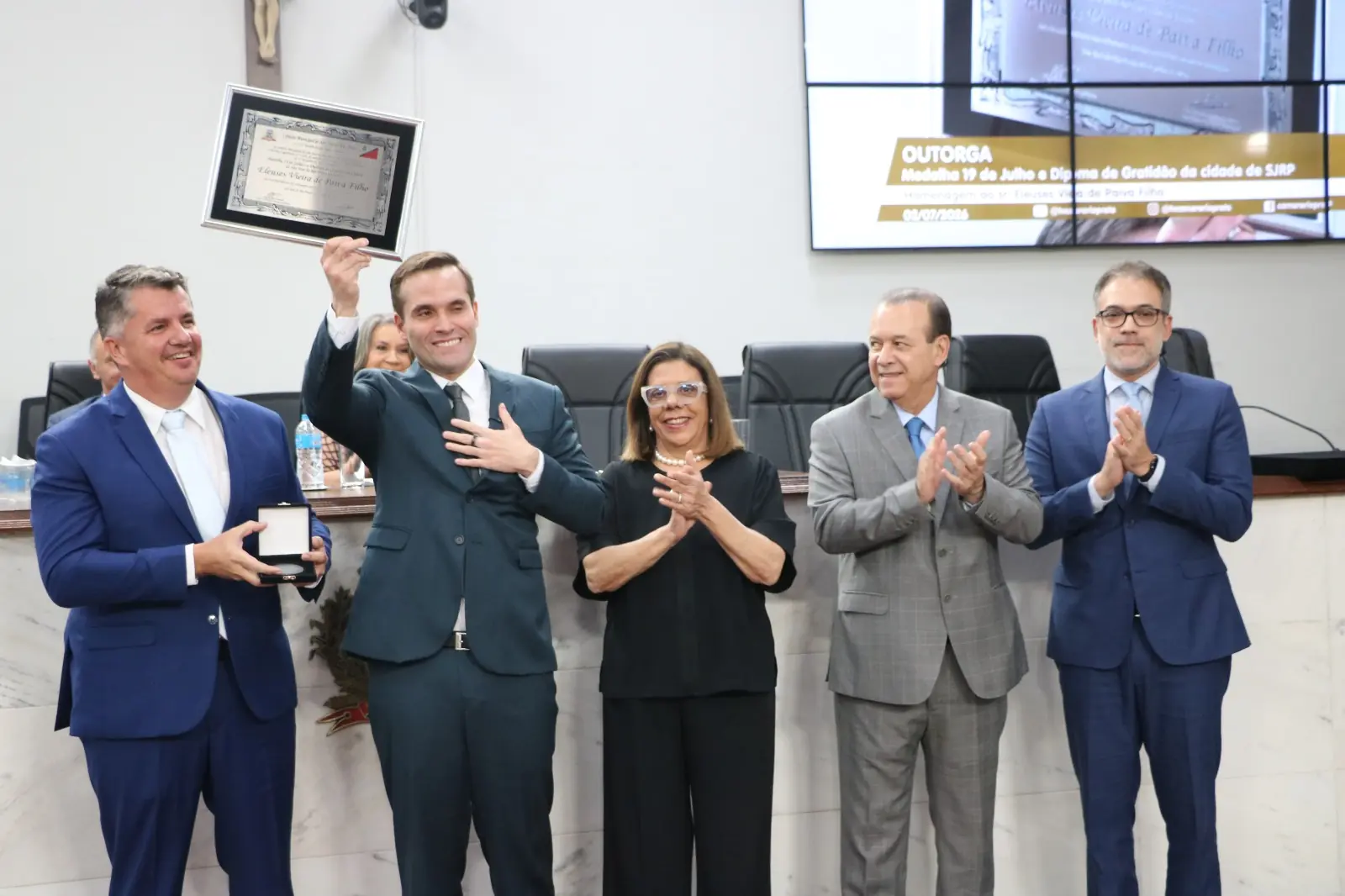 O "batismo" de Eleusinho... (Divulgação)