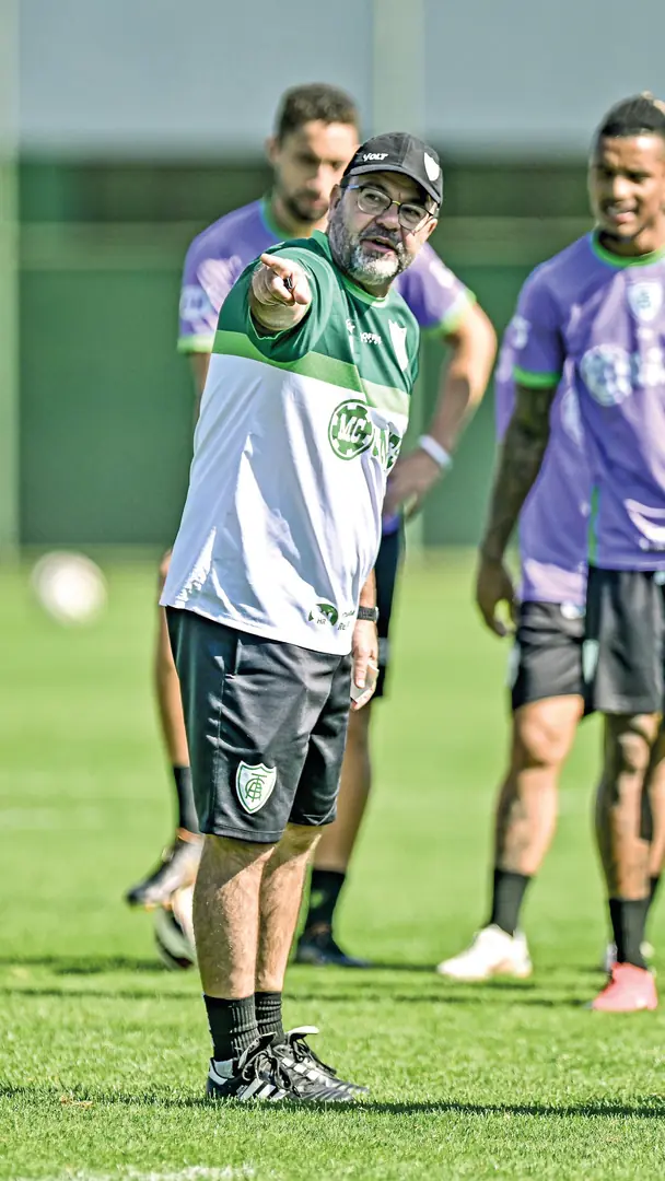 Enderson Moreira recebeu a missão de levar o Tigre de volta ao G-4 (Mourão Panda/América MG)