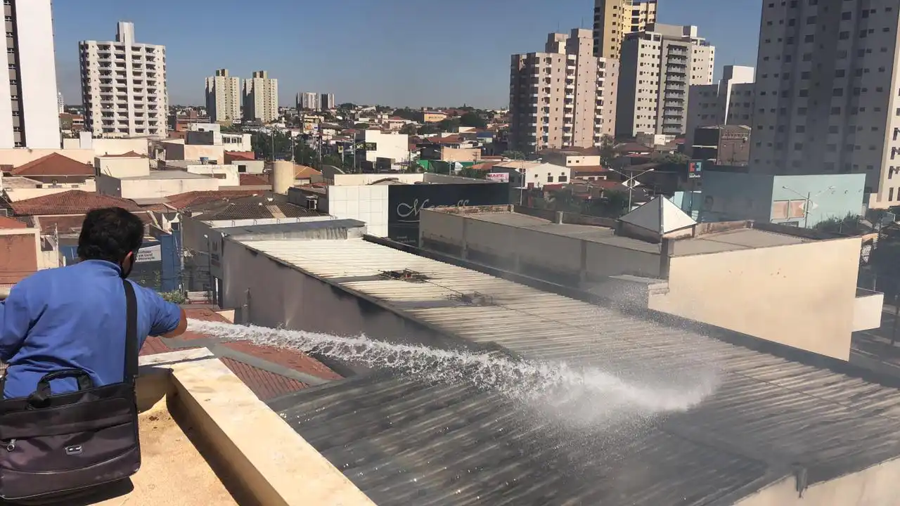 Incêndio atinge loja de sofás no Centro de Rio Preto (Guilherme Baffi 1/9/21)