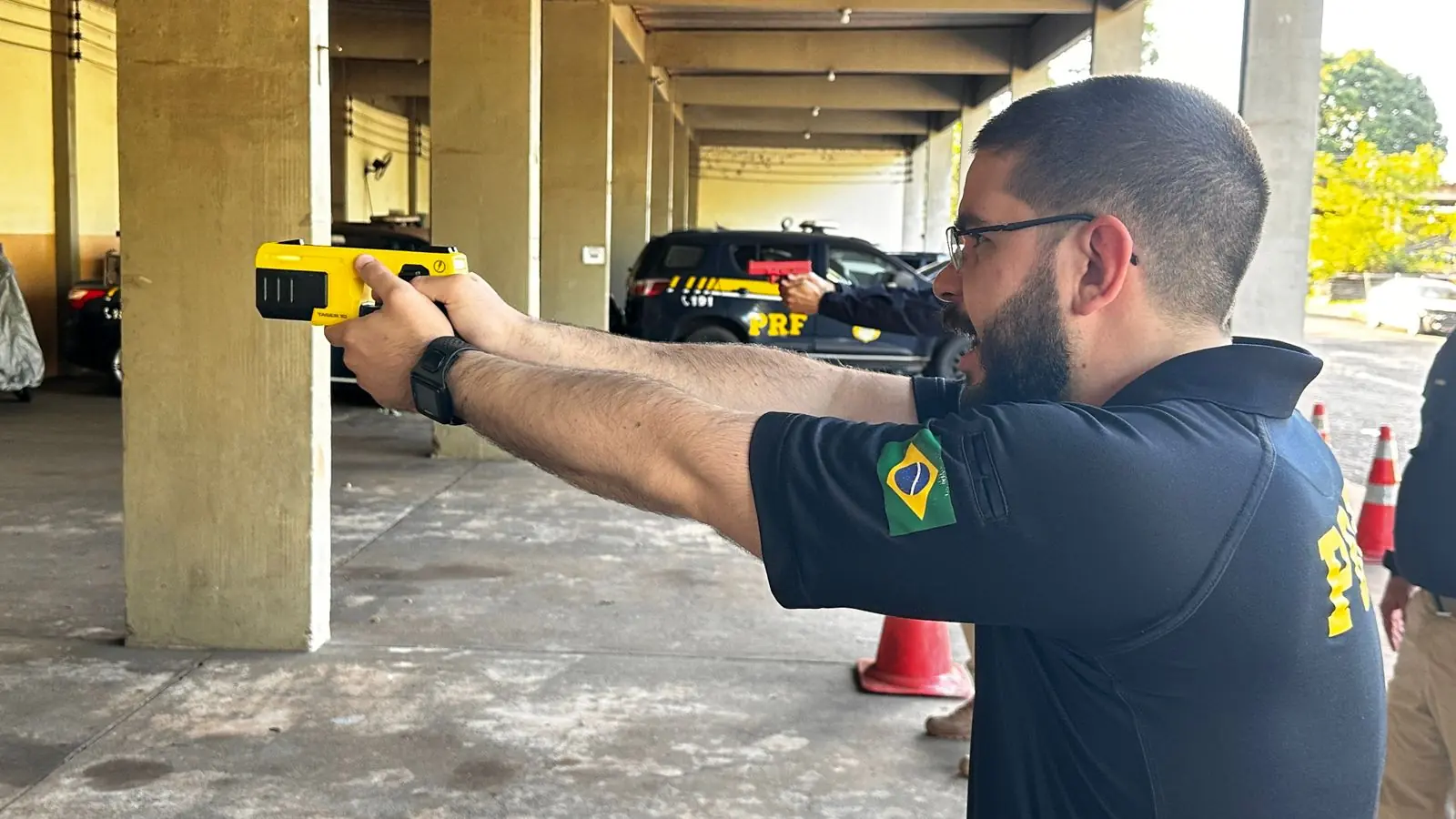 PRF capacita efetivo para usar arma de choque em Rio Preto