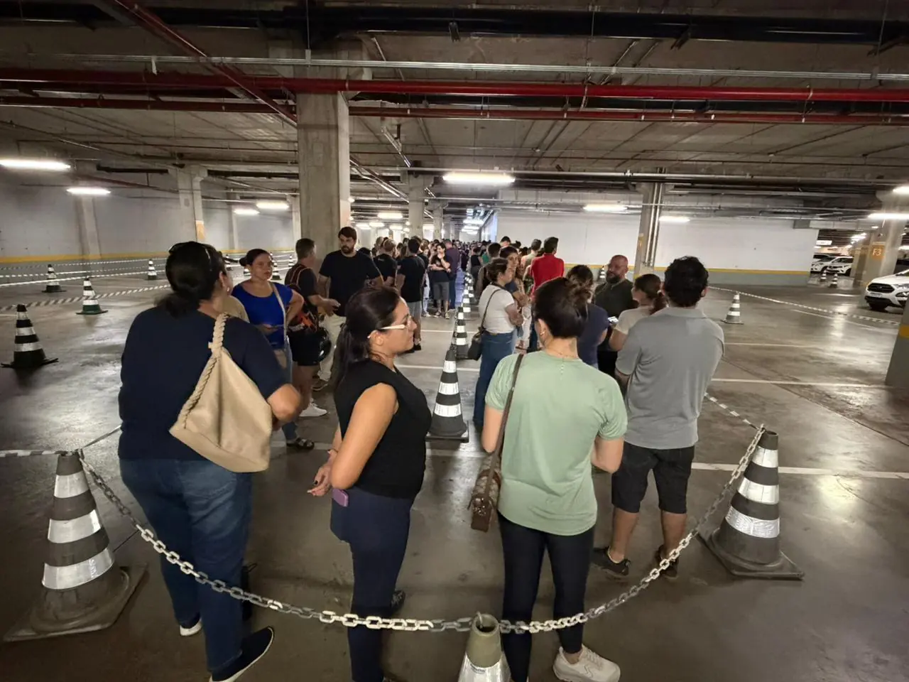 Venda de ingressos para show do Guns n' Roses em Rio Preto começa com fila gigantesca