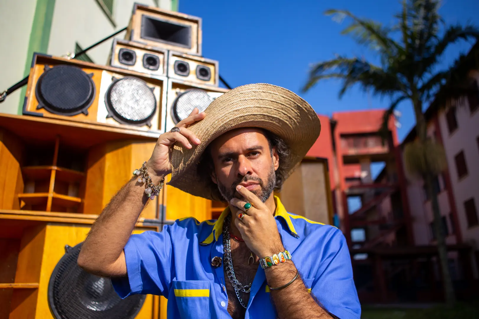 Multi-instrumentista, Marcelo Jeneci conecta gerações por meio da música (Divulgação)