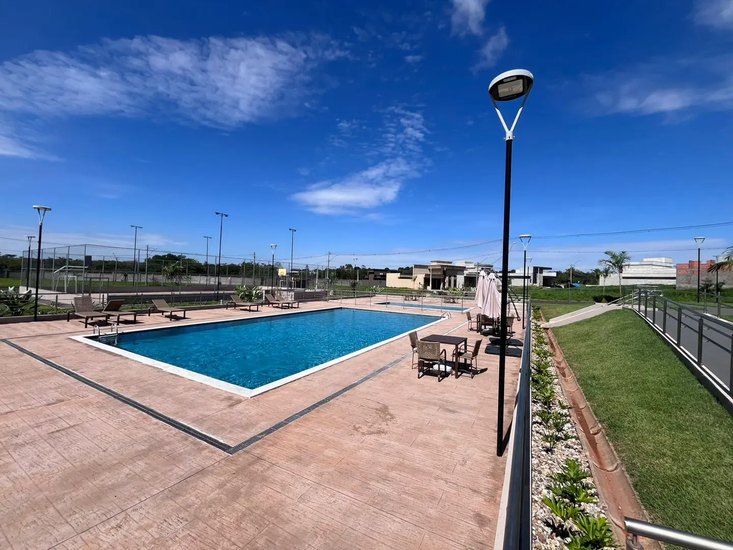 O condomínio conta com uma infraestrutura completa de lazer (Divulgação)