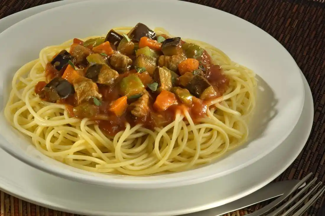 Espaguete ao Molho de Berinjela com Carne (Divulgação)