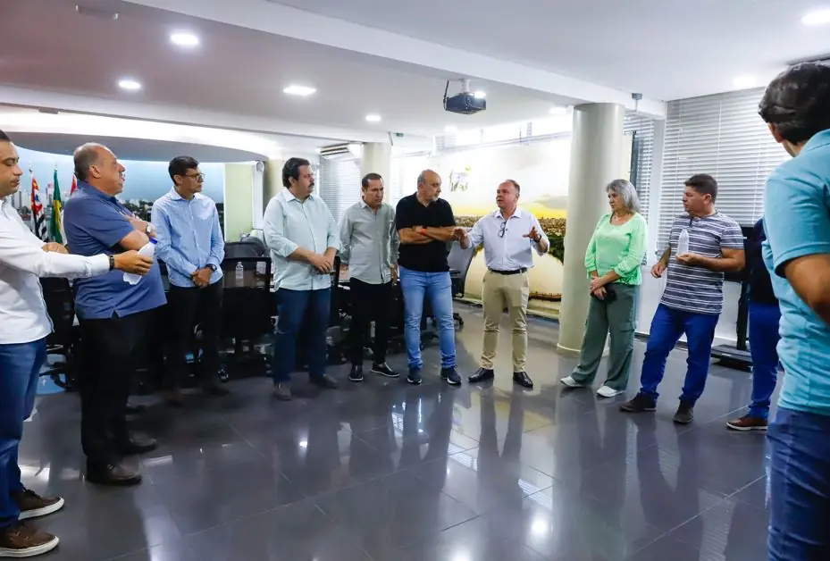 Coronel Fábio Candido com vereadores em seu gabinete (Jeniffer Maciel/Prefeitura de Rio Preto)