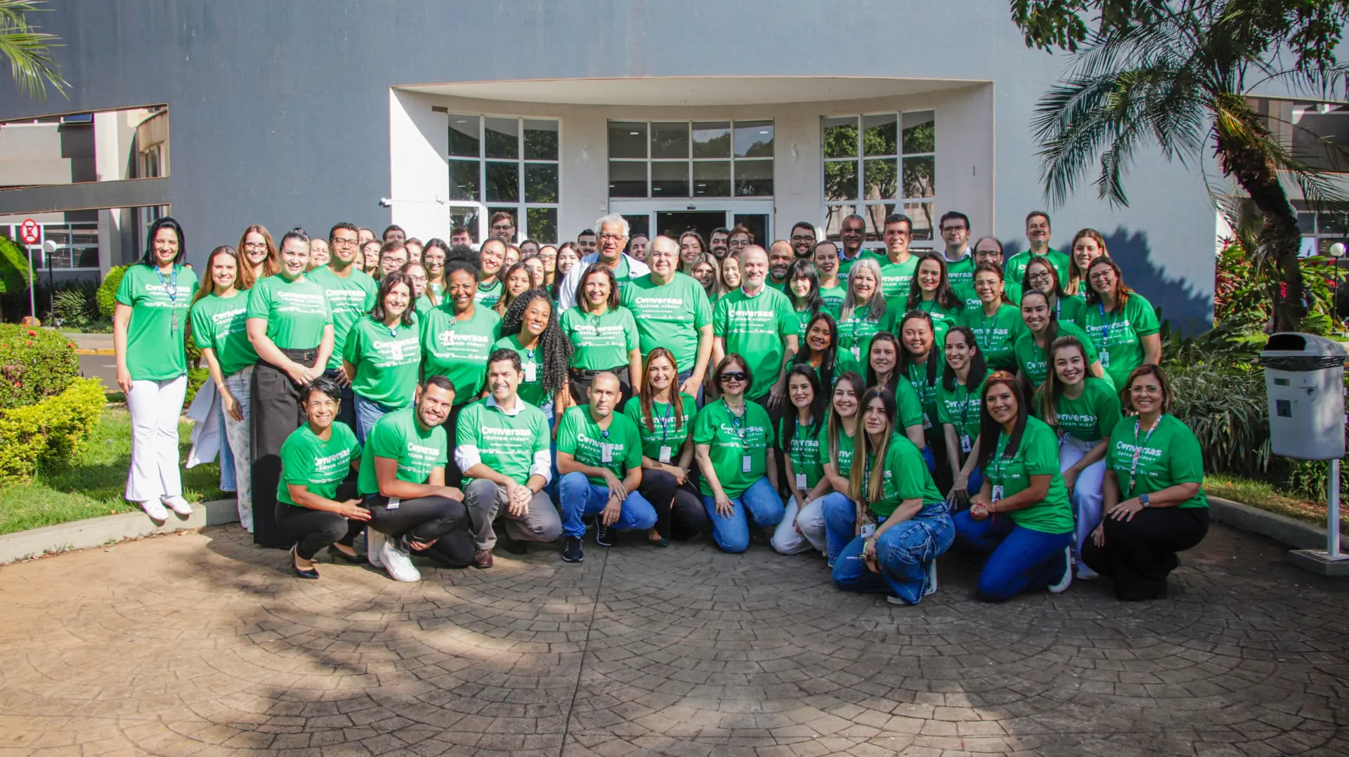 Lideranças e profissionais do Hospital de Base e da Organização de Procura de Órgãos (OPO) com camisetas alusivas ao Setembro Verde (Divulgação)
