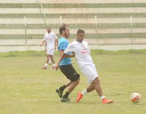 Dellatorre (dir.), do AtléticoPR, é marcado por Waguininho (Guilherme Baffi)
