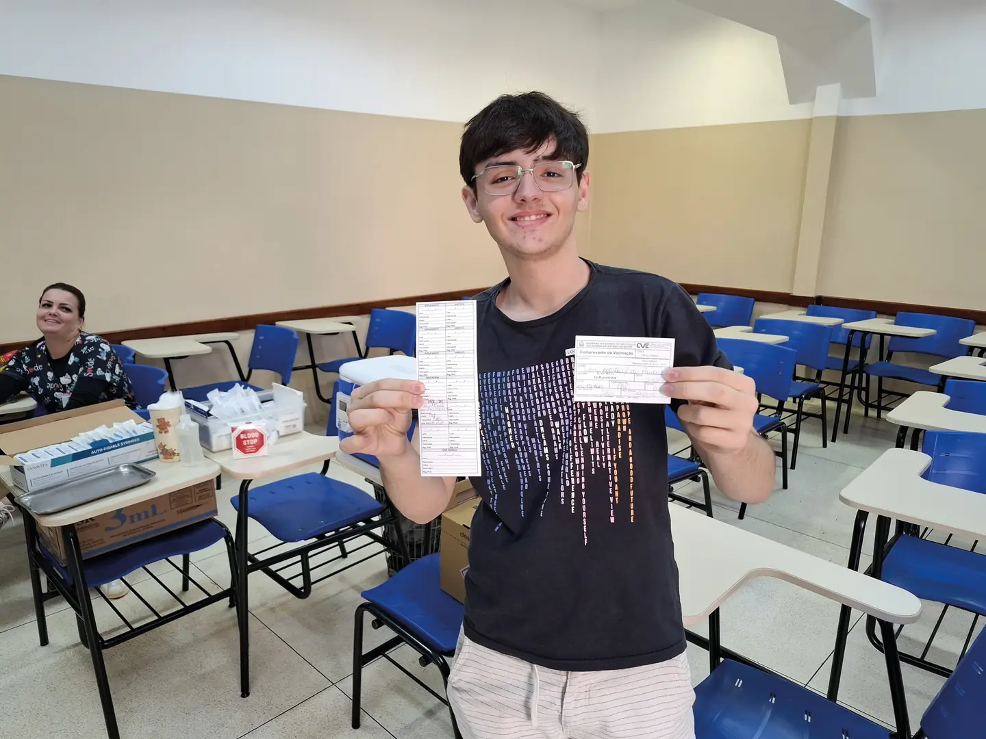 Vacinado: Sidney Batista Ferrari de Paula, de 18 anos, foi um dos jovens que aproveitaram a oportunidade. “Foi muito bom pra mim tomar a vacina, mesmo (Marco Aurélio Barbosa/Pref. Rio Preto)