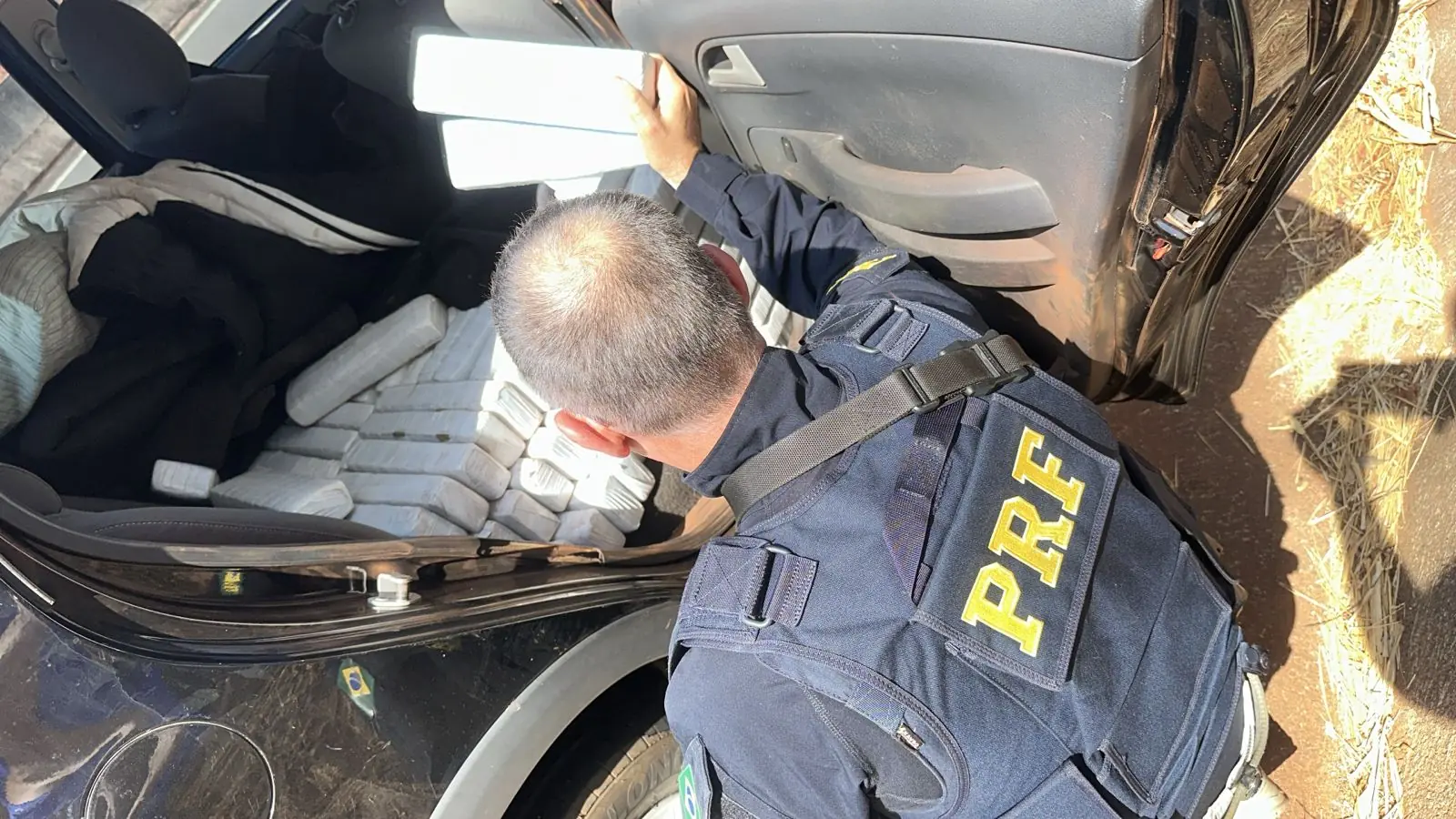 Carro lotado de maconha é apreendido na BR-153, perto de Icém