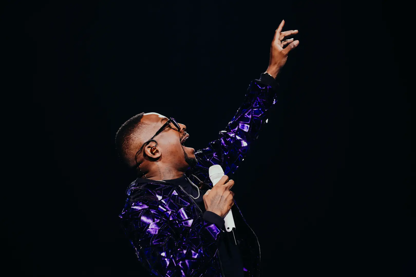 Entre o riso e o ritmo