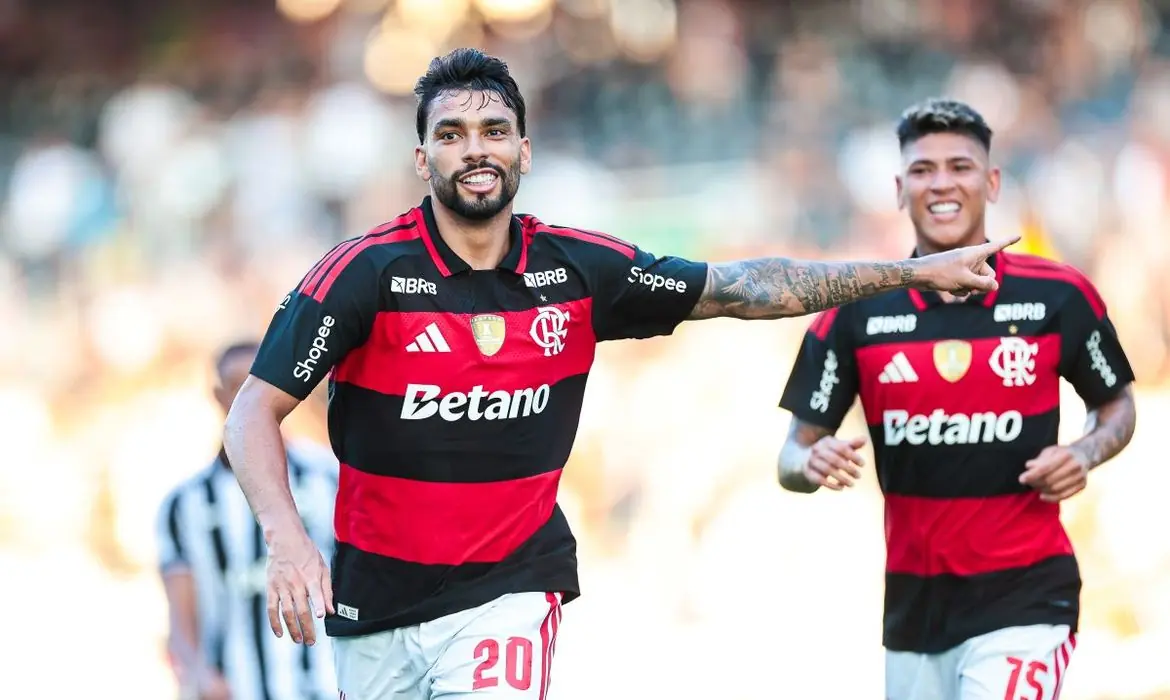 Paquetá desencanta, Flamengo vence Botafogo e vai à semi do Carioca