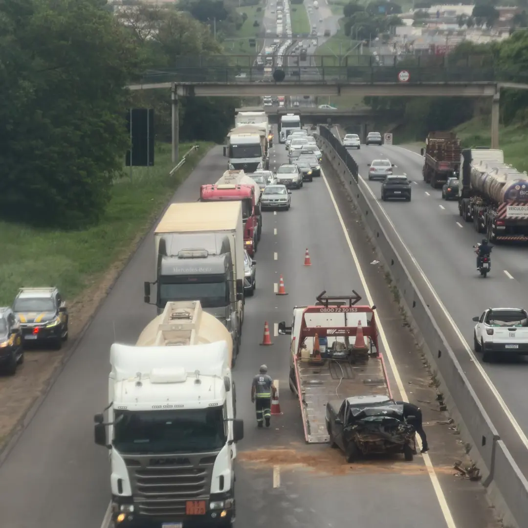 Engavetamento na BR-153 deixa 2 feridos em Rio Preto