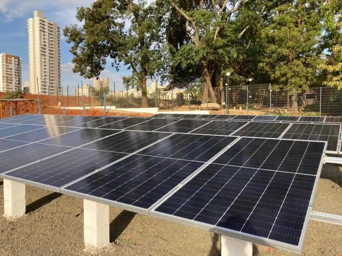 Construção de condomínio de alto padrão avança com uso de energia renovável (Jonathan Rossi Marin)