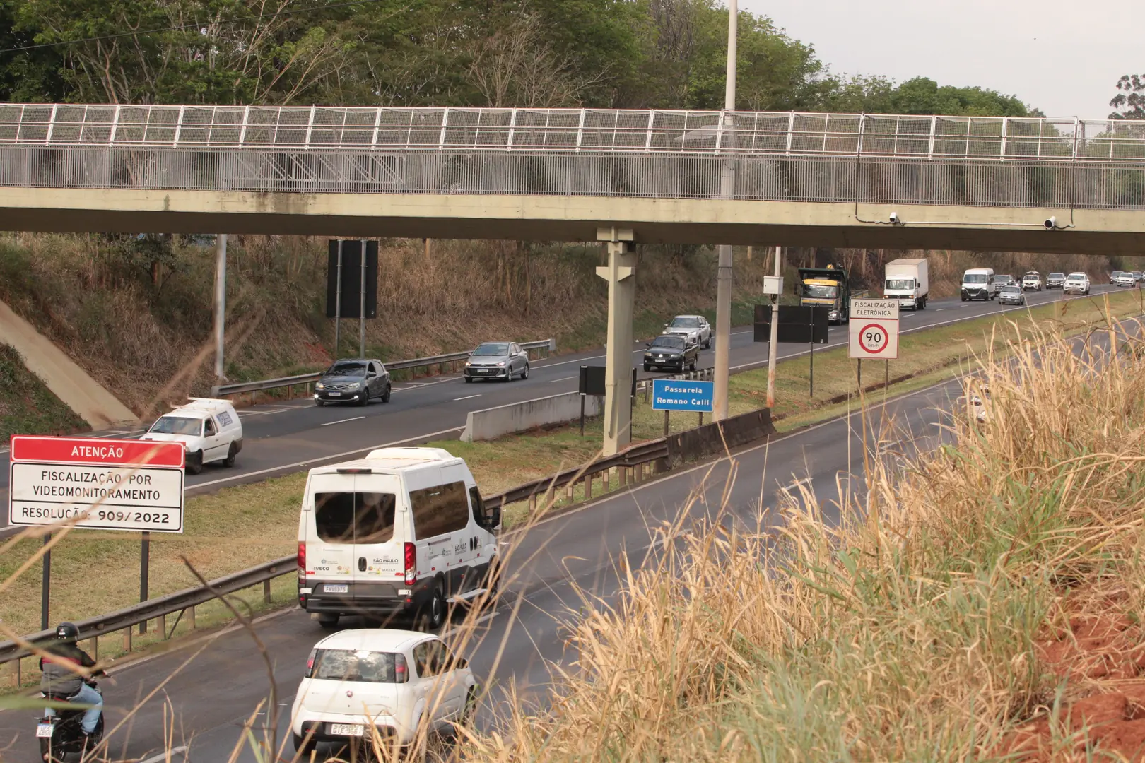 Celular ao volante gera 41 multas diárias em Rio Preto