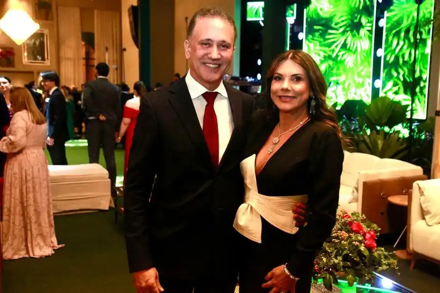 Alceu e Carmem Sestini, em reduto chique da cidade (Arnaldo Mussi)