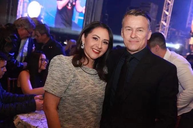 O Presidente do Clube Monte Líbano, Hugues Rezende, e a mulher, Tatiane, recepcionando associados no Baile dos Pais (Arnaldo Mussi)