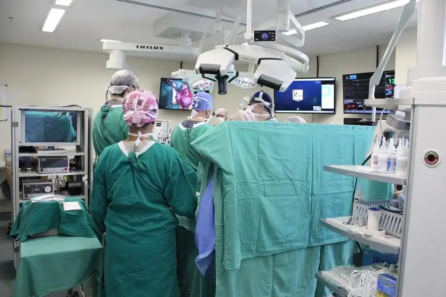 Procedimento cirúrgico será realizado por médicos brasileiros e norte-americanos no Hospital da Criança e Maternidade (HCM); na imagem cirurgia cardíaca realizada na
unidade (Divulgação/ Hospital de Base de Rio Preto)