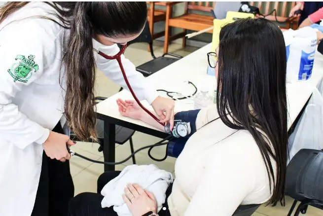 Alunos de enfermagem vão dar orientação sobre pressão arterial (Famerp)