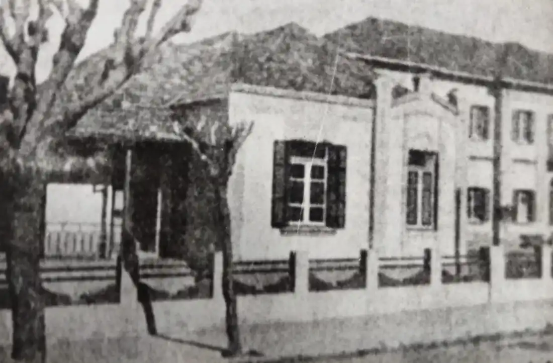 Prédio da Biblioteca na rua Voluntários de São Paulo, entre as ruas Rubião Júnior e Saldanha Marinho (Arquivo Público Municipal)