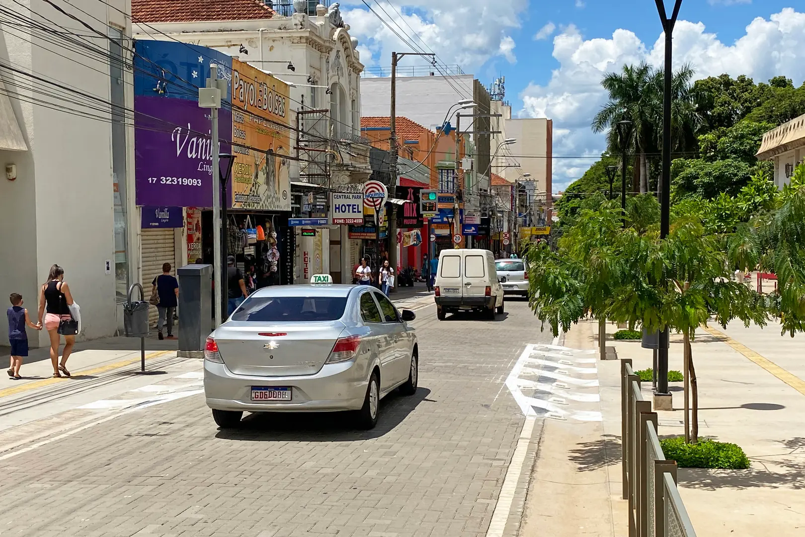 Comércio começa horário especial na sexta, 5