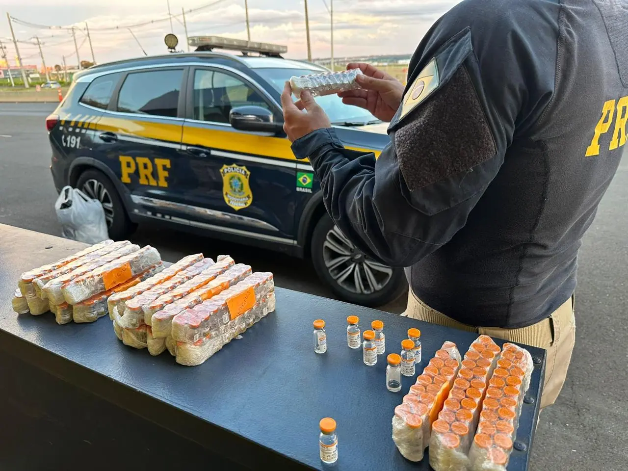 PRF apreende 468 ampolas de medicamento para emagrecer na BR-153 em Rio Preto