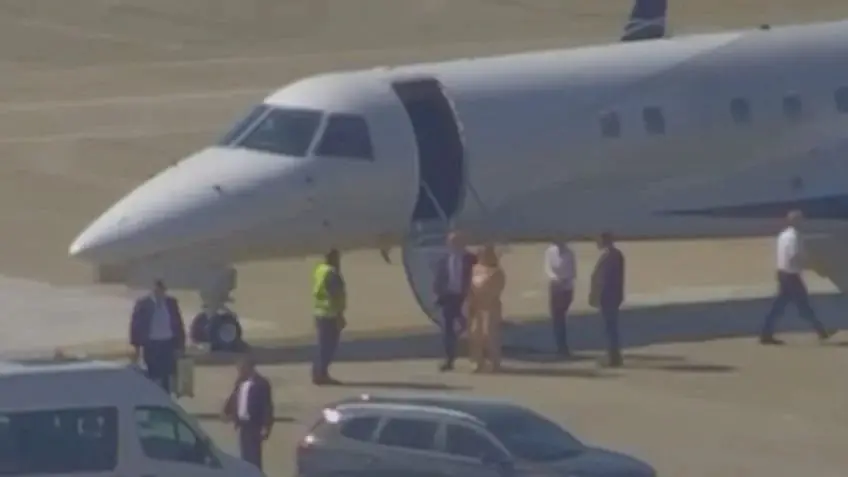 Vídeo mostra Moraes desembarcando de jatinho ligado a Vorcaro