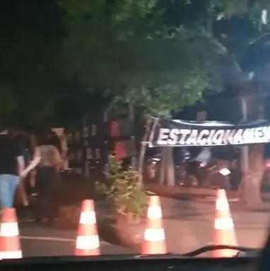 Área pública na Cidade da Criança usada com o estacionamento (Reprodução)