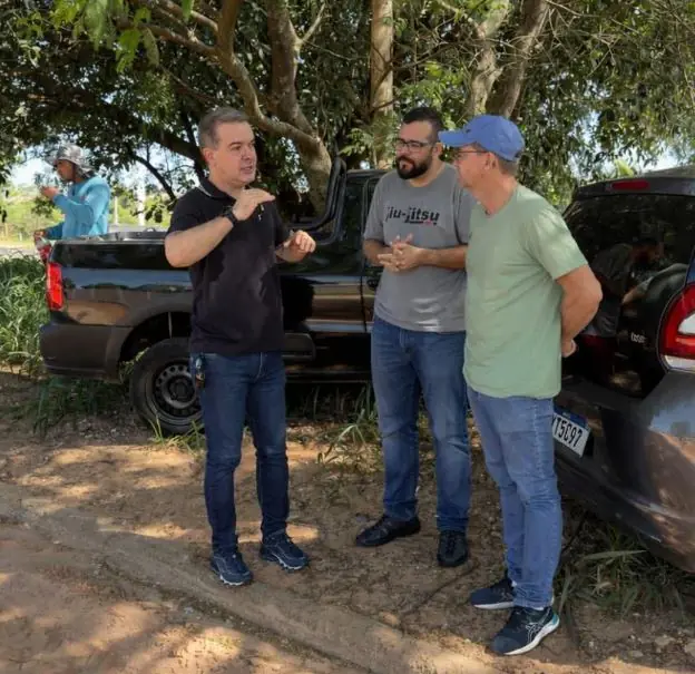 Interino como prefeito, Luciano Julião percorre bairros e vistoria obras
