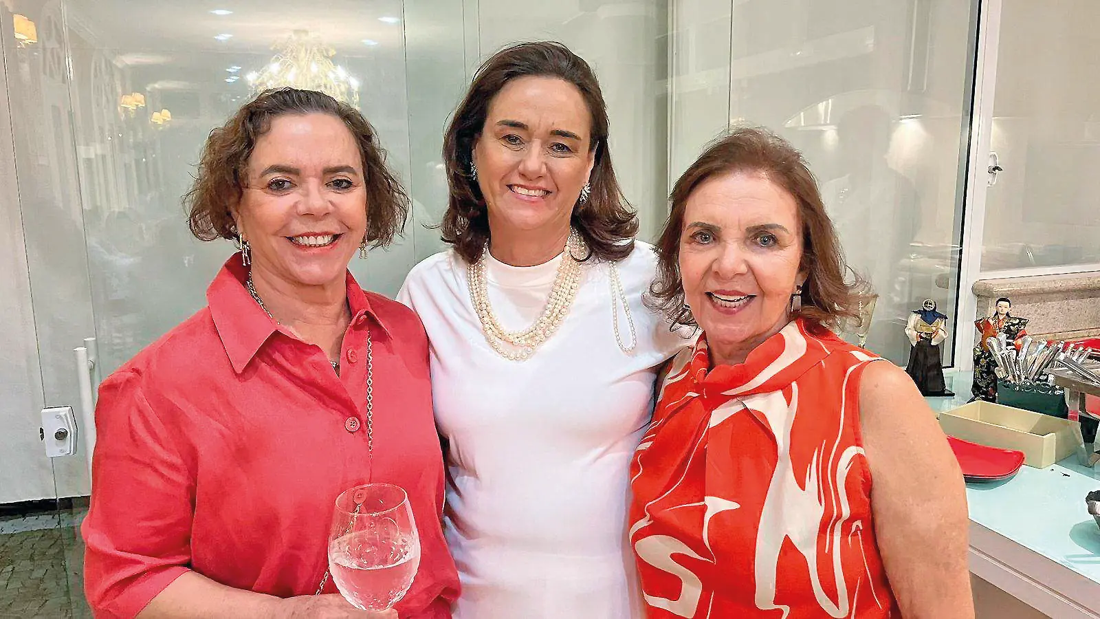 Carminha Galvão Martins, Cláudia Passos e Aparecida Ferrari, em jantar de aniversário, no Village Santa Helena (Arnaldo Mussi)