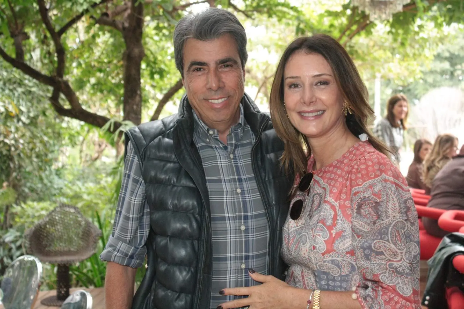 Euriquinho Tavares e a mulher Jack Martin Tavares, em almoço no Green Palm (Arnaldo Mussi)