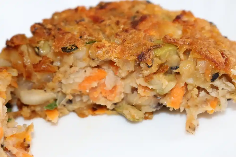 Vegburger feito de feijão com legumes (Divulgação)