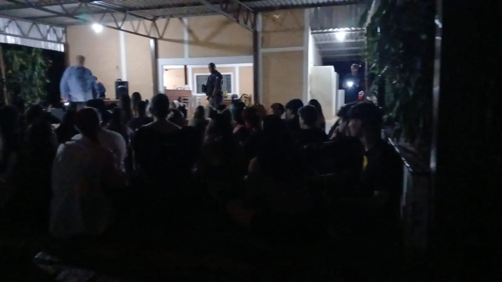Operação flagra 53 adolescentes em festa clandestina