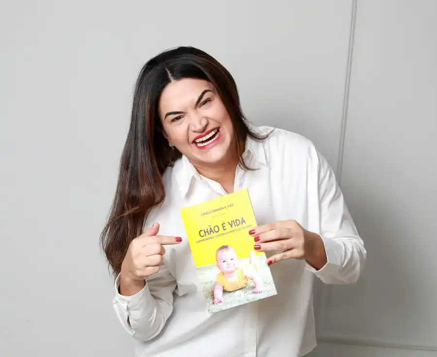 Em “Chão é Vida!”, Daniela Rodrigues Tinti incentiva o respeito pelo tempo e necessidades de cada criança (Eloisa Mattos/Divulgação)